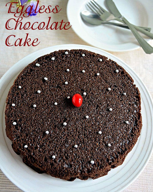 Eggless chocolate cake in pressure cooker